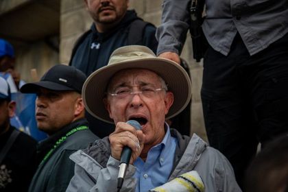 Imagen de  Expresidente Álvaro Uribe pidió que definan su situación: “Que me absuelvan o que me condenen como paramilitar”