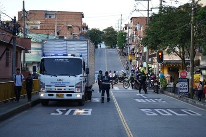 Imagen de  Operativos en la 45 de Manrique dejan casi 1 000 comparendos en lo corrido de 2026