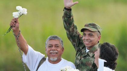 Imagen de Falleció Gustavo Moncayo, el profesor que caminó por la liberación de su hijo