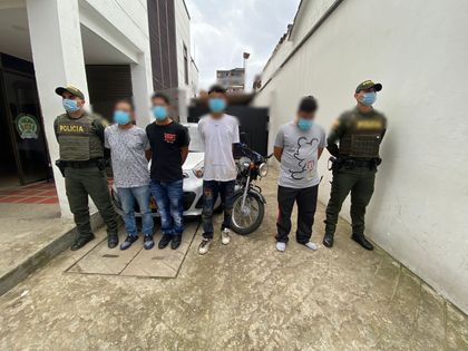 Imagen de Cuatro hombres fueron capturados por hurtarle a un ciudadano en El Carmen