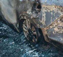 Hallan tres cuerpos calcinados en vehículo