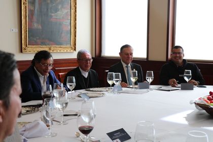 Imagen de  Líderes del país firmaron compromiso por la no violencia en encuentro convocado por la Iglesia católica