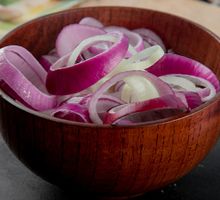 Cómo la cebolla se usa como remedio casero para la tos