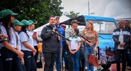 Imagen de Con carros y patinetas eléctricas para el centro histórico, Rionegro fortalece el turismo