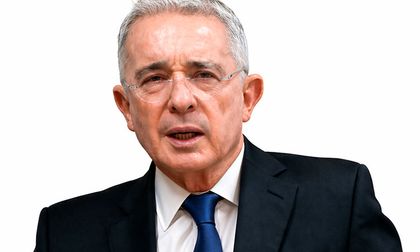 Uribe pide a Fuerzas Militares impedir un nuevo estallido social