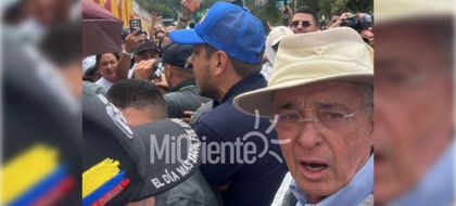 Imagen de  Mural contra el expresidente Uribe en Llanogrande abre intensa confrontación a las puertas de su casa