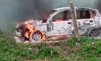 Investigan causas de vehículo incinerado en Restrepo