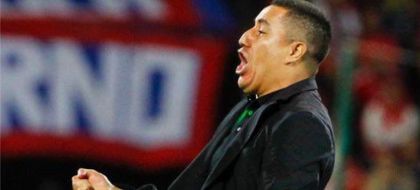 Imagen de  Por provocar a la hinchada del DIM, entrenador de Atlético Nacional fue multado