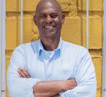 Danis se lanza al Senado por el partido de Roy