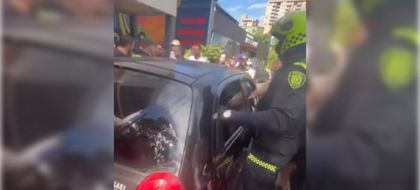 Imagen de En video: Intento de robo termina con dos presuntos delincuentes capturados en Los Colores, Medellín