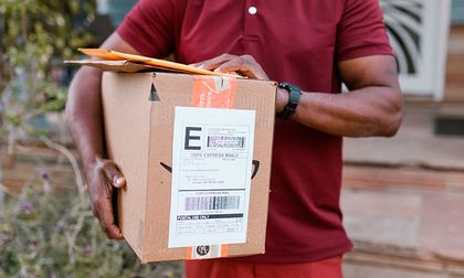 ¿Le llegó un paquete que no pidió? Ojo, es una estafa, vea cómo funciona y qué hacer