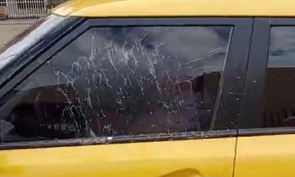 Taxistas lanzan huevos a colega que no participó del paro en Cali