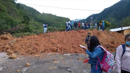 Cerrada la Autopista Medellín-Bogotá, a la altura de San Luis, por deslizamiento de tierra