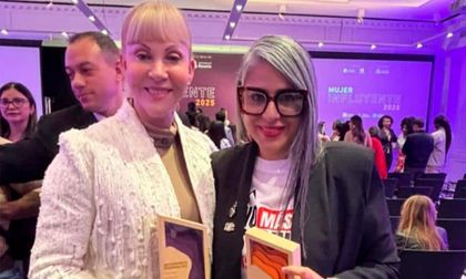 Dilian Francisca Toro y Liza Rodríguez reciben el premio ‘Mujer Influyente 2025’