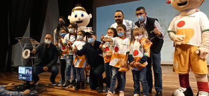 Imagen de Niños y jóvenes de las Escuelas Gratuitas del Deporte en La Ceja recibieron sus uniformes