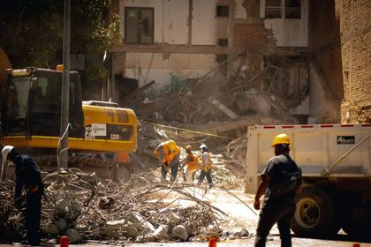 Imagen de Sube a 312 la cifra de muertos por el terremoto