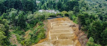 Imagen de  Autoridades investigan 18 construcciones ilegales que habrían propiciado el derrumbe en la vía Los Balsos en Medellín