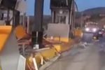 Imagen de Ataque con explosivos destruye peaje un día después de la investidura de De la Espriella