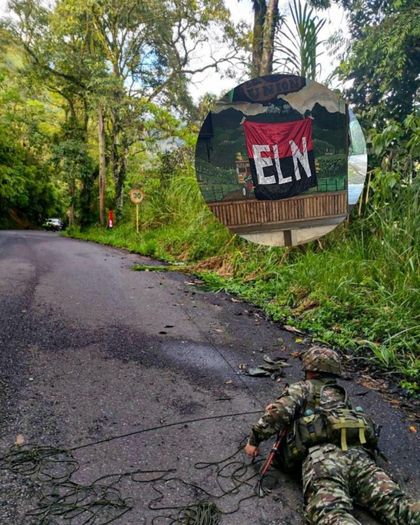 Imagen de  Instalaron dos banderas del ELN en la ruralidad de Andes. Fueron retiradas por las autoridades