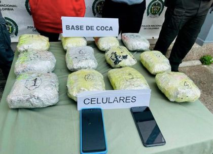 Imagen de Policía halló 13 kilos de base de coca en un bus que se movilizaba por la Autopista, a la altura de Guarne