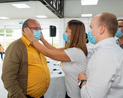 Imagen de Antioquia Visión con Equidad: en La Ceja entregaron 258 lentes a niños y adultos mayores