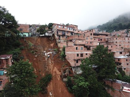 Imagen de Emergencia en Villatina por deslizamiento: “Ya son 53 las viviendas evacuadas y serán más”