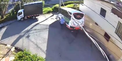 Imagen de Susto por bus que se desengranó en Marinilla y estuvo a punto de caer en la vía Medellín-Bogotá