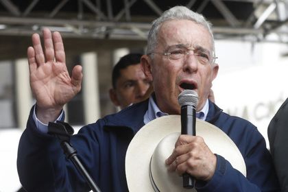 Imagen de Expresidente Álvaro Uribe insiste en formar acuerdos con De la Espriella y Fajardo para posible coalición