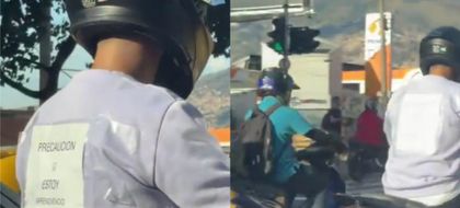 Imagen de En video: La estrategia de un motociclista que está aprendiendo a manejar. “Precaución. Voy asustado”