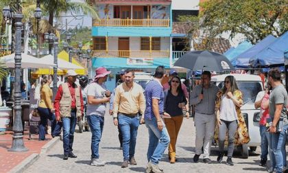 Alcalde de Guatapé promete fabricar 2 mil tapabocas en los próximos días