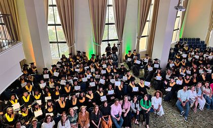 Se gradúan 183 personas en confección industrial