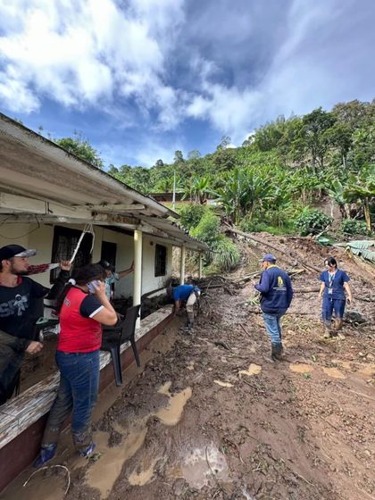 Imagen de  Derrumbes en Pueblorrico, tras fuertes lluvias, dejaron tres personas fallecidas y dos heridas