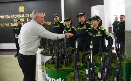 Imagen de  Gobernación de Antioquia invierte $45 000 millones en tecnología y entrega equipos de comunicación a la Policía