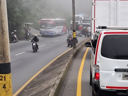 Imagen de  En video: así fue el aparatoso accidente de tres motociclistas en la autopista