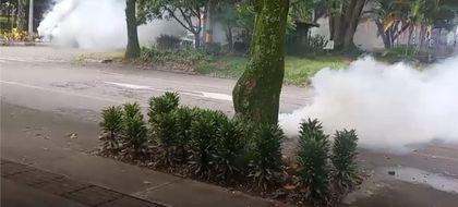 Imagen de  En video: por enfrentamientos entre encapuchados y policía, UdeA suspendió actividades en la ciudadela universitaria