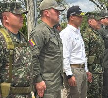 Mindefensa no descarta bombardeos en el Cauca