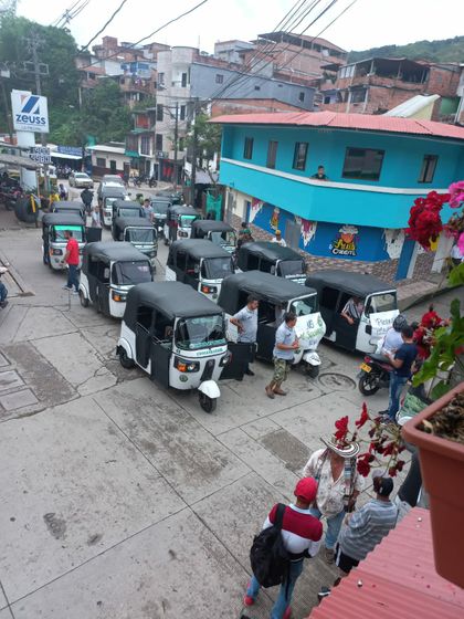 Imagen de  Alcalde de San Rafael se reunió con mototaxistas que protestaron contra el transporte informal
