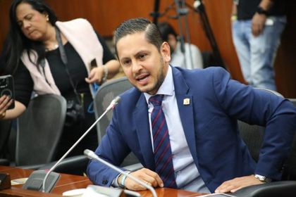 Imagen de  Esteban Quintero rechaza solicitud de información editorial de la CRC a medios de comunicación