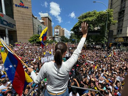 Imagen de  María Corina Machado reapareció en las protestas en Venezuela; caravana de motociclistas la escoltó