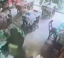 En video: Policía frustró un hurto en un restaurante de Rozo: un uniformado resultó herido y dos presuntos delincuentes fueron capturados