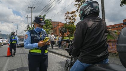 Imagen de  Este es el ABC del uso del chaleco reflectivo para motociclistas, evítese una multa