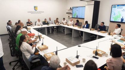 Imagen de Antioquia refuerza la seguridad: 26 municipios reciben radios para potenciar la Red de Apoyo de la Policía Nacional 