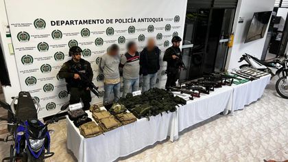Imagen de En el Oriente Antioqueño, autoridades capturaron a tres integrantes del Clan del Golfo en posesión de material bélico