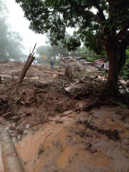 Imagen de  Cerrada la autopista Medellín-Bogotá por deslizamientos en San Luis: una persona murió