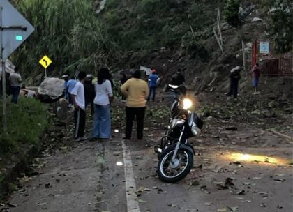 Imagen de  Vía Medellín-Costa Atlántica opera con paso a un carril, tras caída de una roca que cobró la vida de una mujer