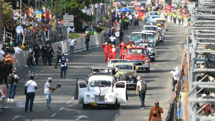 Vea las mejores imágenes del desfile de autos clásicos
