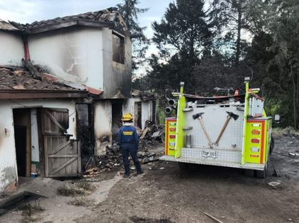 Imagen de Bomberos Rionegro finaliza monitoreo preventivo tras incendio en Fundación Botellas de Amor