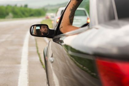 Imagen de  Esto debe llevar un vehículo para un viaje seguro por carretera o acarrea sanciones