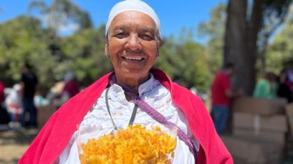 Imagen de  Con su tradicional trueque, silleteros se alistan para desfile en Feria de Flores en Medellín