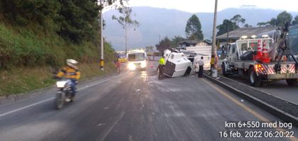 Imagen de La autopista Medellín-Bogotá tendrá cierre nocturno por labores para el levantamiento de un vehículo